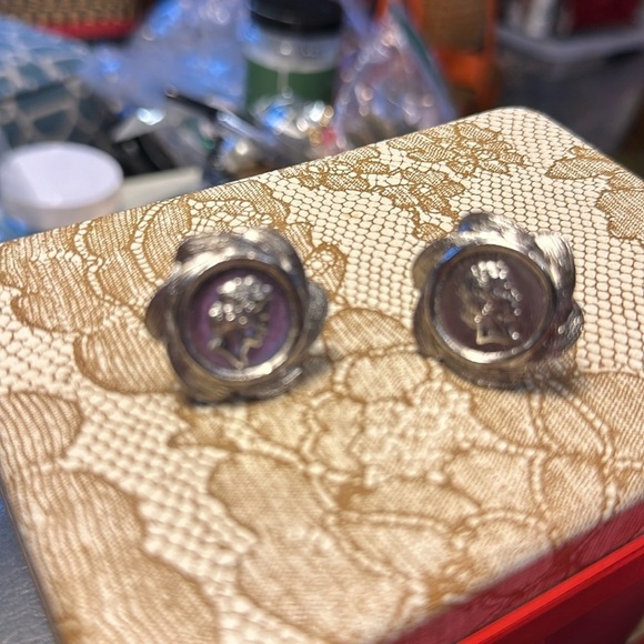 Vintage pair of cufflinks. Silver tone I do not see any markings on these.​ - Picture 1 of 3